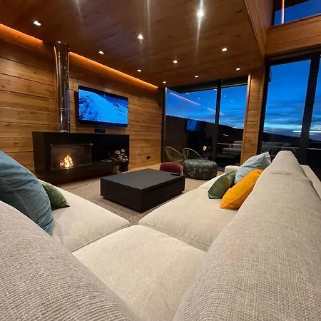 Alpstuga Lux 12 *